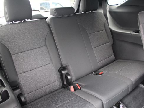 New 2027 Chevrolet Traverse LT FWD image 17