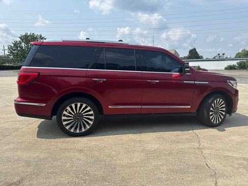 Used 2018 Lincoln Navigator Reserve AWD/4WD image 12