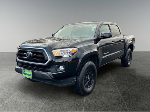 Used 2021 Toyota Tacoma SR5 AWD/4WD image 3