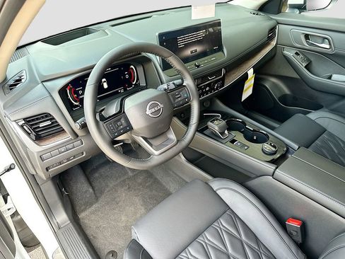 New 2026 Nissan Rogue Platinum image 2