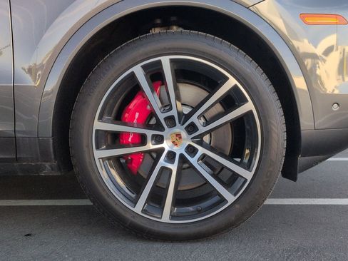 Certified 2025 Porsche Cayenne S AWD/4WD image 12