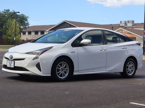 Used 2016 Toyota Prius Two FWD image 11