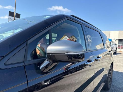 Used 2025 Kia Carnival SX Prestige FWD image 6