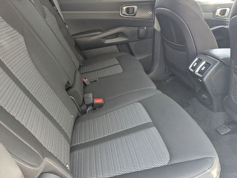 Certified 2025 Kia Sorento LX image 11