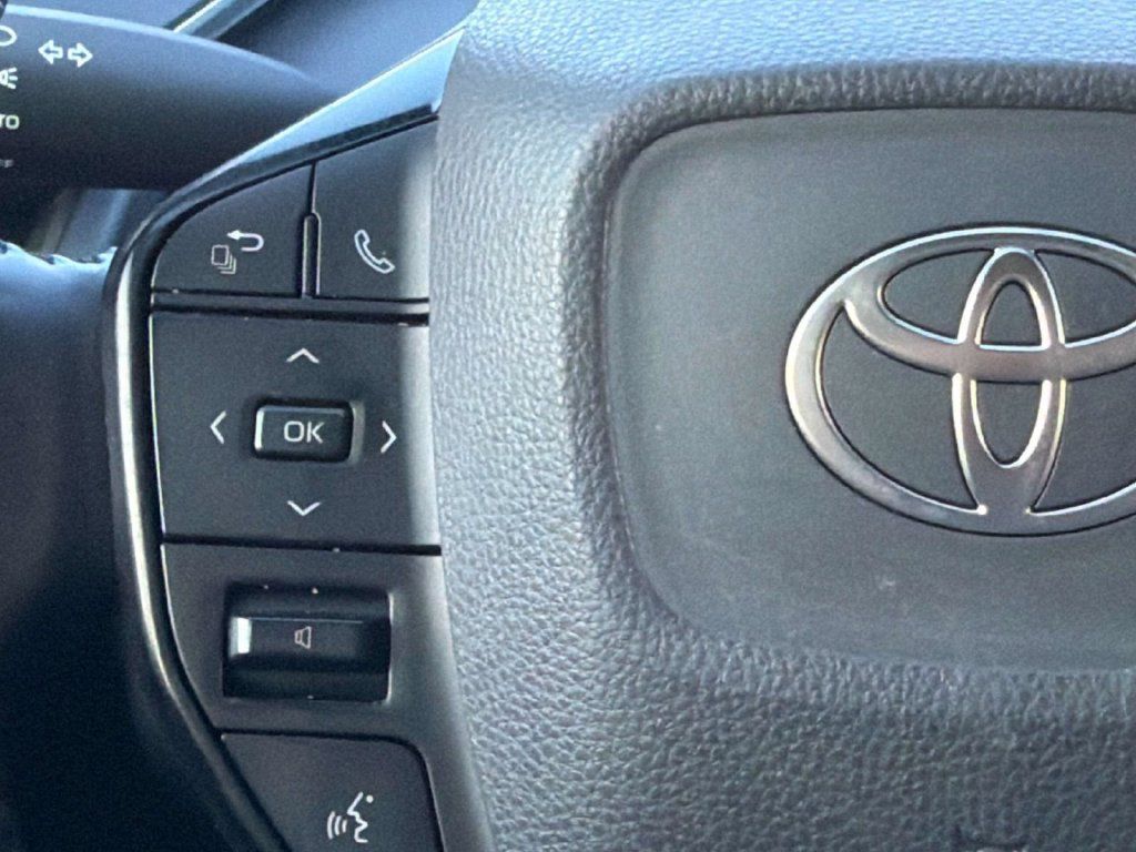 Used 2024 Toyota Prius XLE AWD/4WD image 13