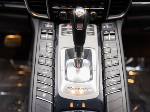 Used 2016 Porsche Panamera S image 89