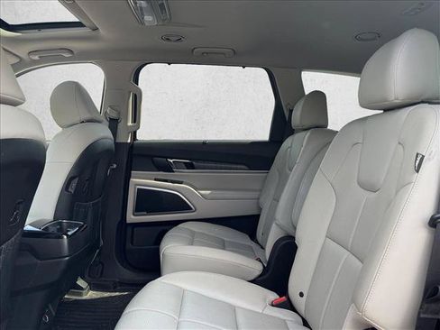 Used 2023 Kia Telluride EX w/ EX Captain's Chair Package FWD image 17