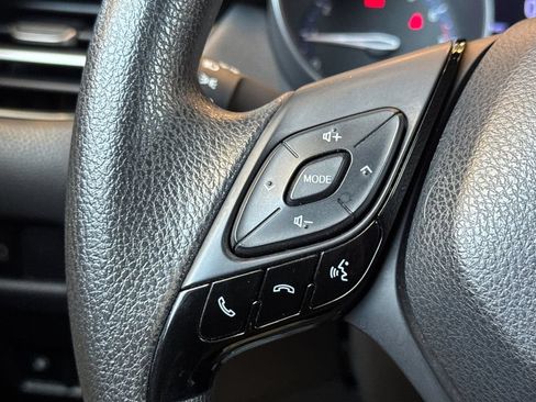 Used 2019 Toyota C-HR LE FWD image 28