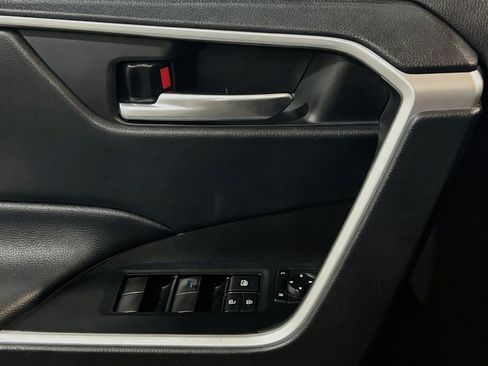 Used 2021 Toyota RAV4 XLE w/ Carpet Mat Package (TMS) FWD image 13