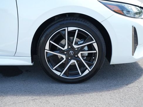 Used 2025 Nissan Sentra SR FWD image 40