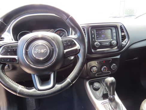 Used 2018 Jeep Compass Latitude AWD/4WD image 15