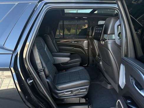 Used 2022 Cadillac Escalade Sport Platinum AWD/4WD image 40