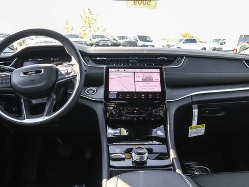 New 2025 Jeep Grand Cherokee Limited w/ Black Appearance Package image 15