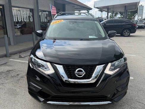 Used 2019 Nissan Rogue SV FWD image 2