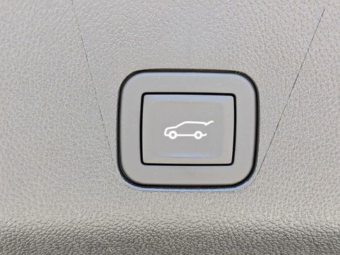 New 2025 Chevrolet Suburban Premier image 14