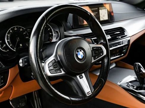 Used 2018 BMW M550i xDrive image 22