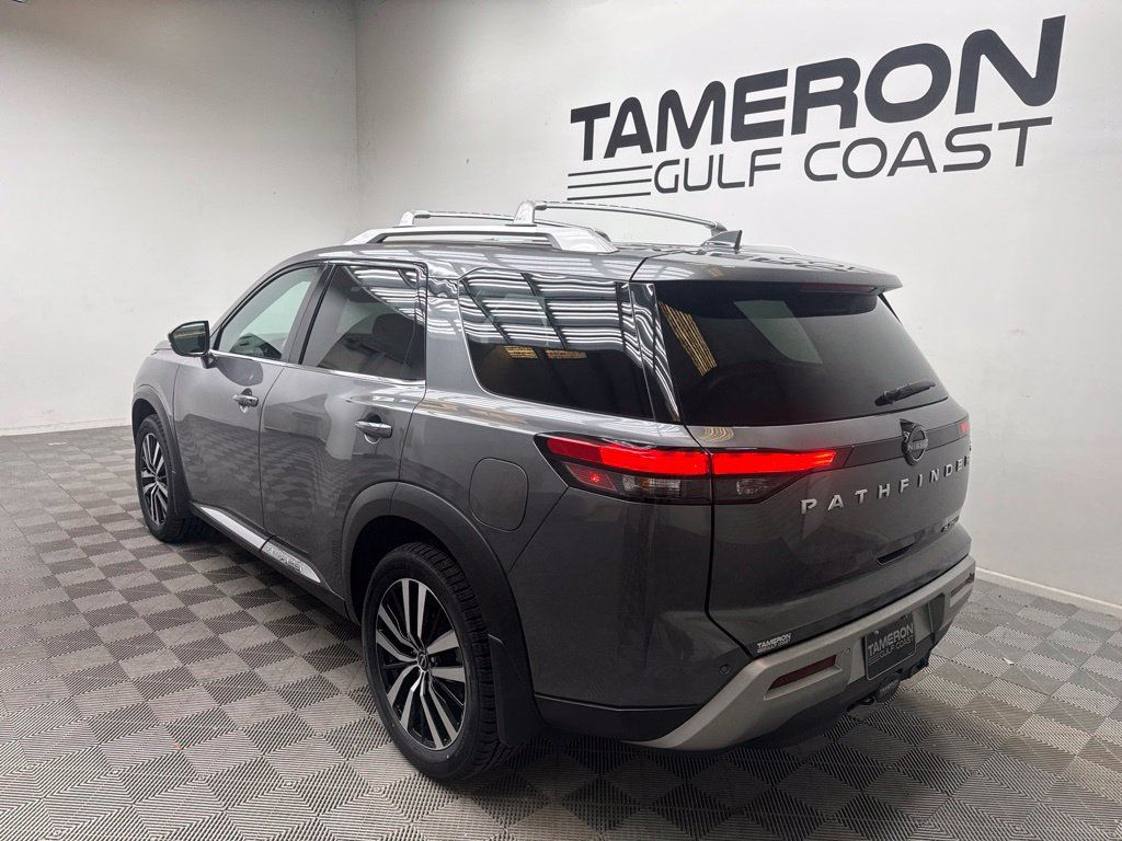 Used 2025 Nissan Pathfinder Platinum FWD image 3