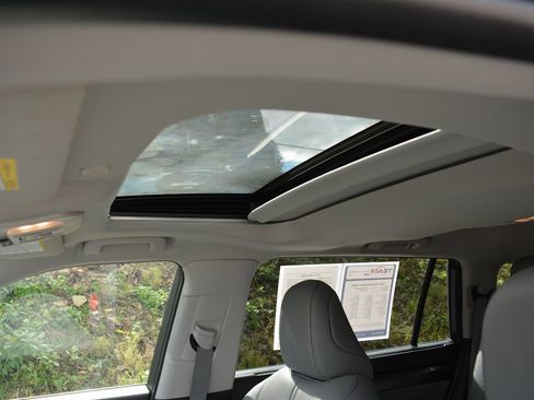 Used 2023 Toyota Highlander Limited image 10