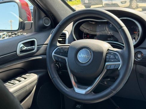 Used 2019 Jeep Grand Cherokee Laredo AWD/4WD image 14