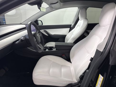 Used 2021 Tesla Model Y Long Range image 14