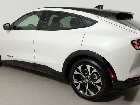 Used 2022 Ford Mustang Mach-E Premium image 15