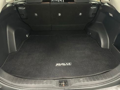 Used 2020 Toyota RAV4 LE w/ Carpet Mat Package AWD/4WD image 13