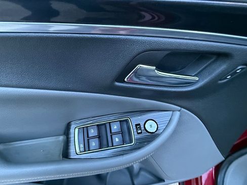 Used 2019 Chevrolet Impala LT FWD image 19
