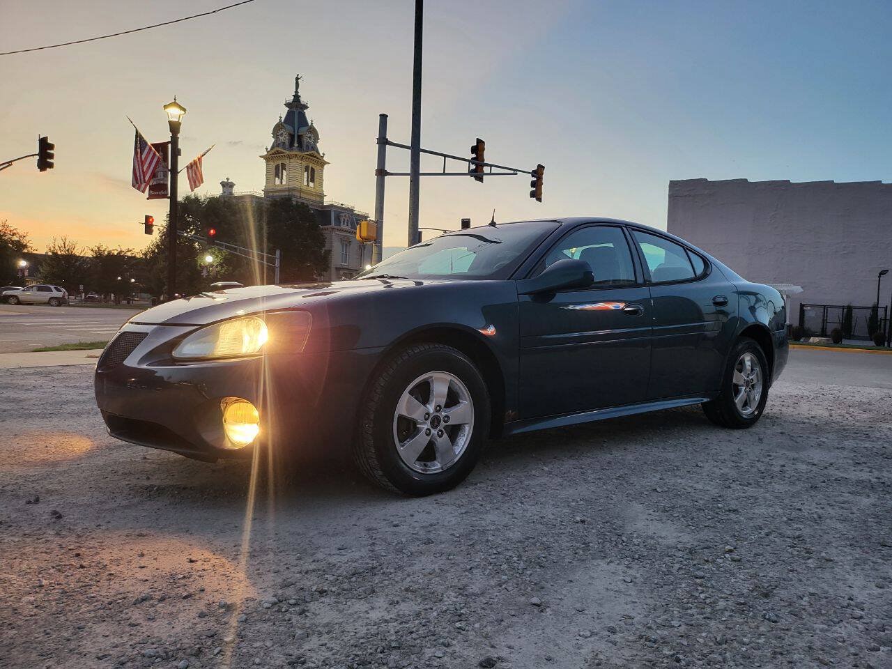 Used 2005 Pontiac Grand Prix w/ Drivers Plus Package FWD image 18