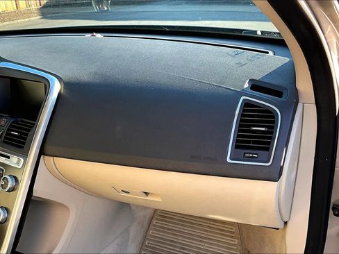 Used 2016 Volvo XC60 T5 Premier image 19