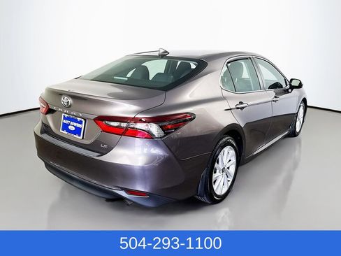 Used 2022 Toyota Camry LE image 5