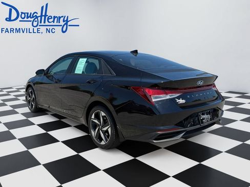 Used 2023 Hyundai Elantra SEL w/ Convenience Package FWD image 3