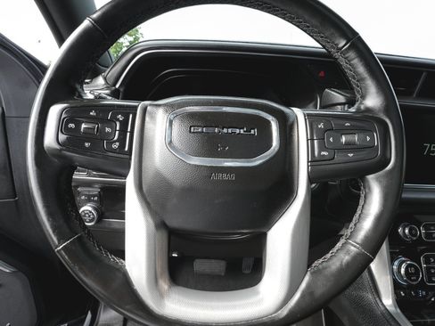 Used 2023 GMC Yukon XL Denali AWD/4WD image 19
