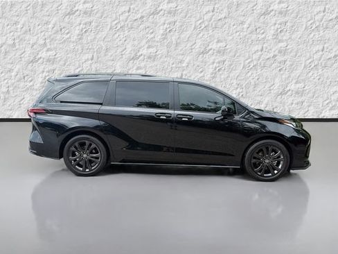Used 2026 Toyota Sienna XSE FWD image 2