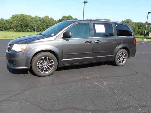 Used 2017 Dodge Grand Caravan SXT FWD image 9
