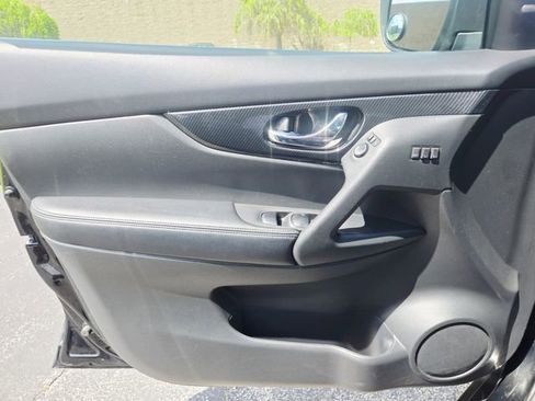 Used 2017 Nissan Rogue SL w/ SL Premium Package image 34