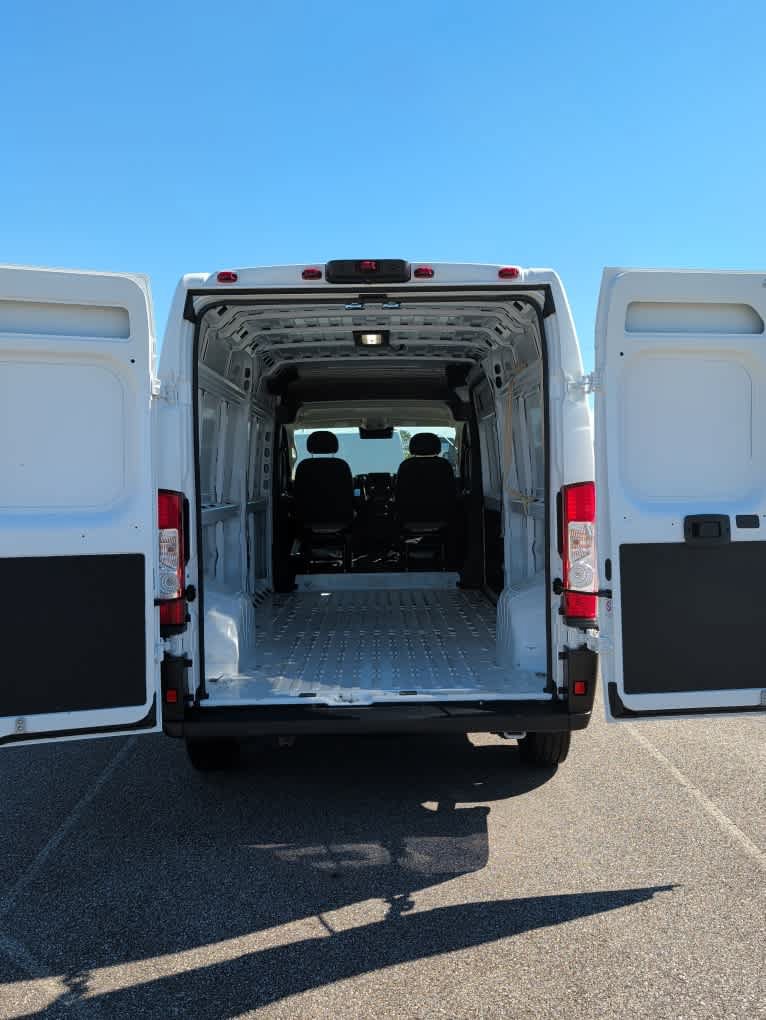 Used 2025 RAM ProMaster 2500 w/ Convenience Group FWD image 13