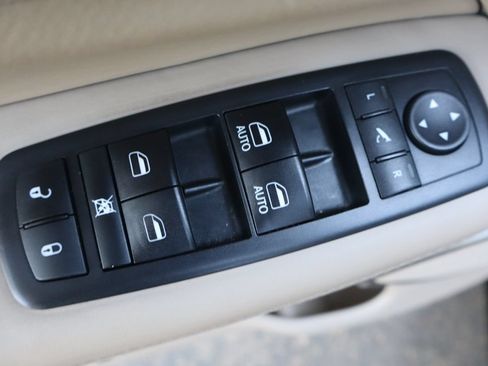 Used 2018 Jeep Grand Cherokee Overland AWD/4WD image 27