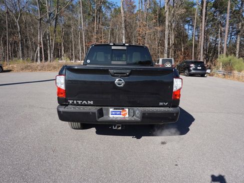 Used 2017 Nissan Titan SV image 21