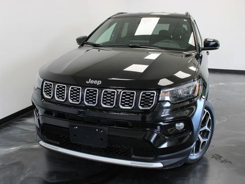 Used 2025 Jeep Compass Limited AWD/4WD image 4