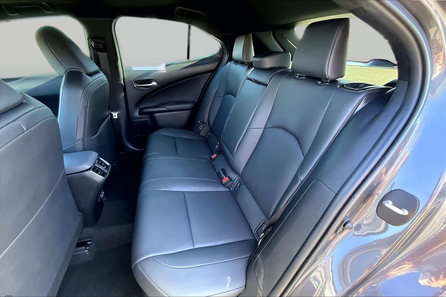 Certified 2024 Lexus UX 250h FWD image 18