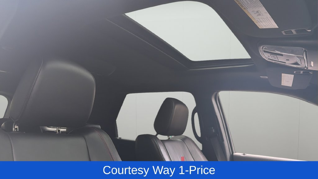 Used 2024 Dodge Durango GT RWD image 12