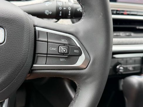 Used 2024 Jeep Compass Latitude AWD/4WD image 15