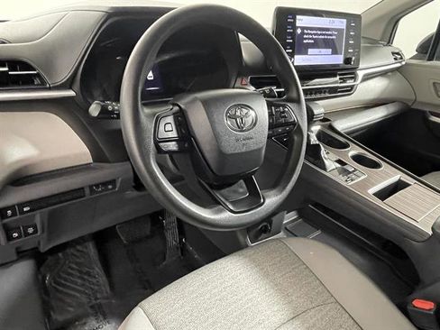 Certified 2023 Toyota Sienna LE image 8