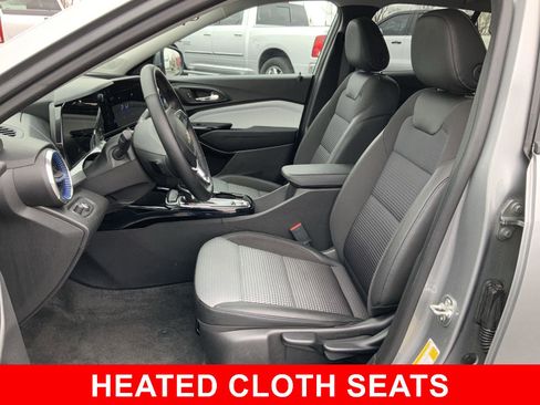 Used 2025 Chevrolet Trax LT w/ LT Convenience Package FWD image 5