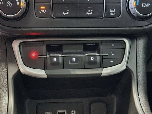 Used 2023 GMC Terrain SLE AWD/4WD image 18