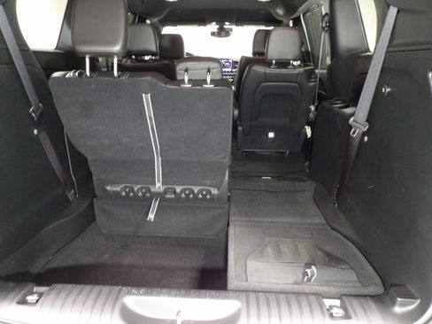 Used 2025 Chrysler Pacifica Select FWD image 9