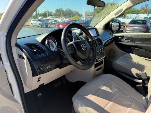 Used 2012 Dodge Grand Caravan SXT image 18