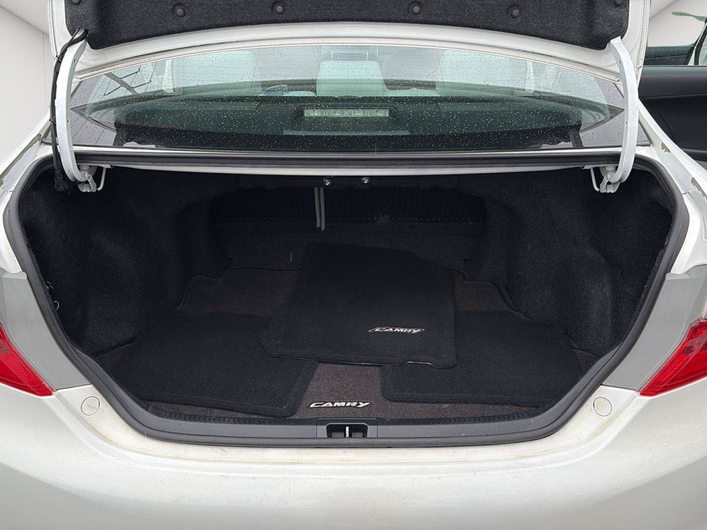 Used 2012 Toyota Camry LE FWD image 15