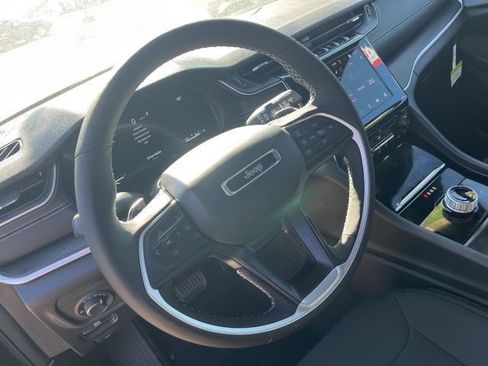 New 2025 Jeep Grand Cherokee 4WD image 14