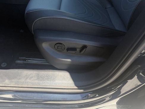 Used 2026 Volkswagen Tiguan SE AWD/4WD image 22